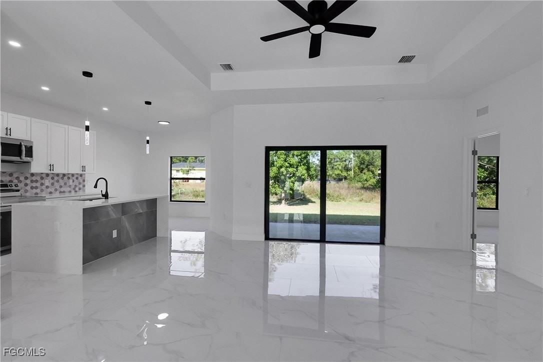 2810 44th St Sw - Photo 5 of 31