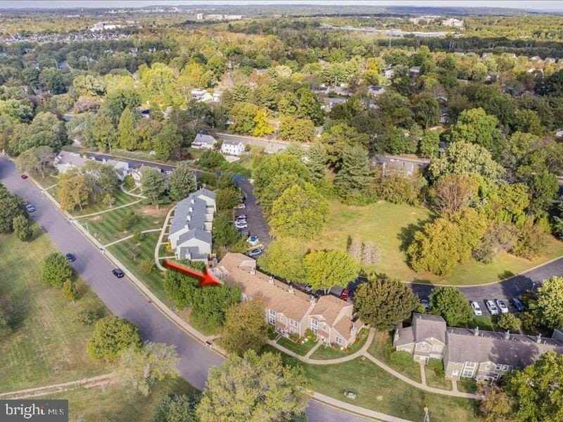 18 Pond View Dr - Photo 3 of 37