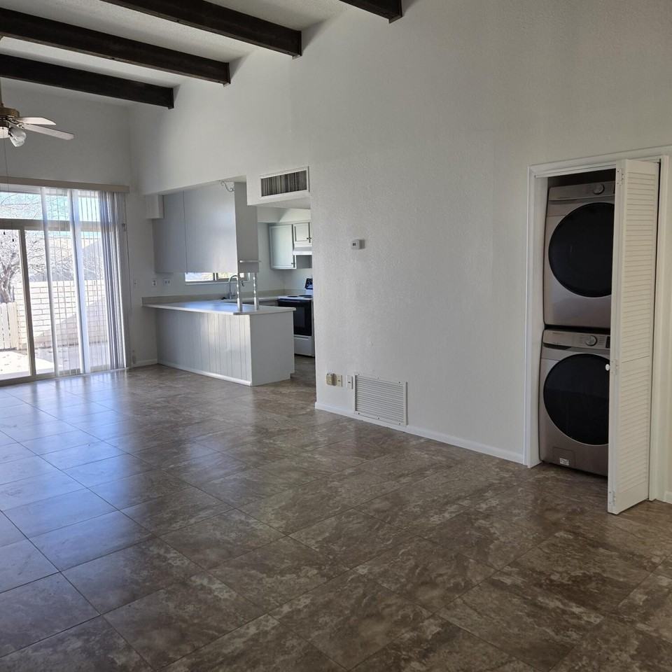 1305 Rio Rancho Blvd Se Apt D #D - Photo 3 of 20