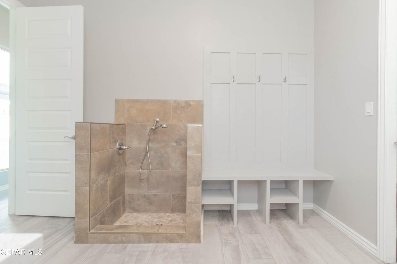 864 Lemington Street - Photo 4 of 50