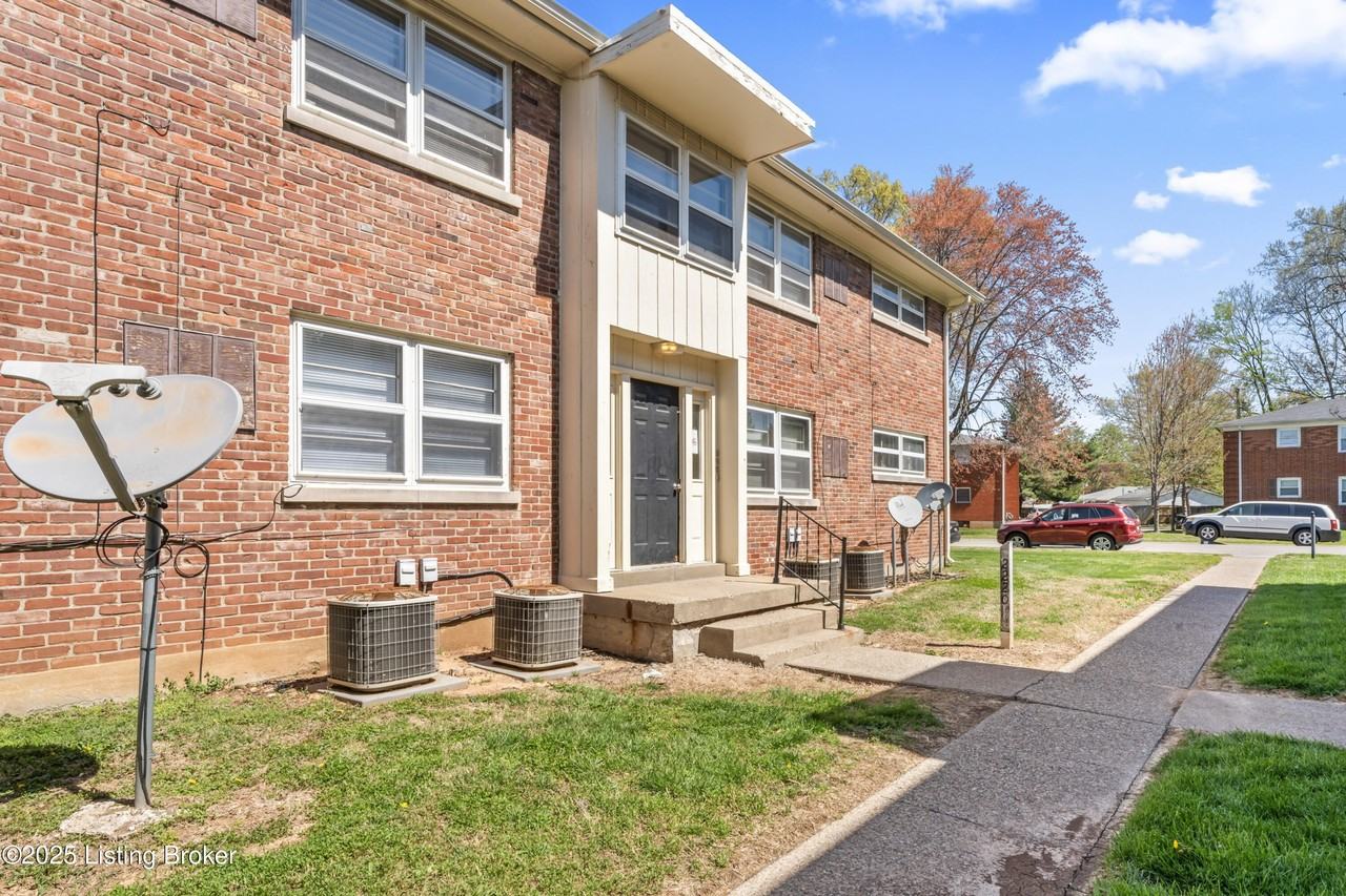 2220 Heather Lane #8 - Photo 2 of 12