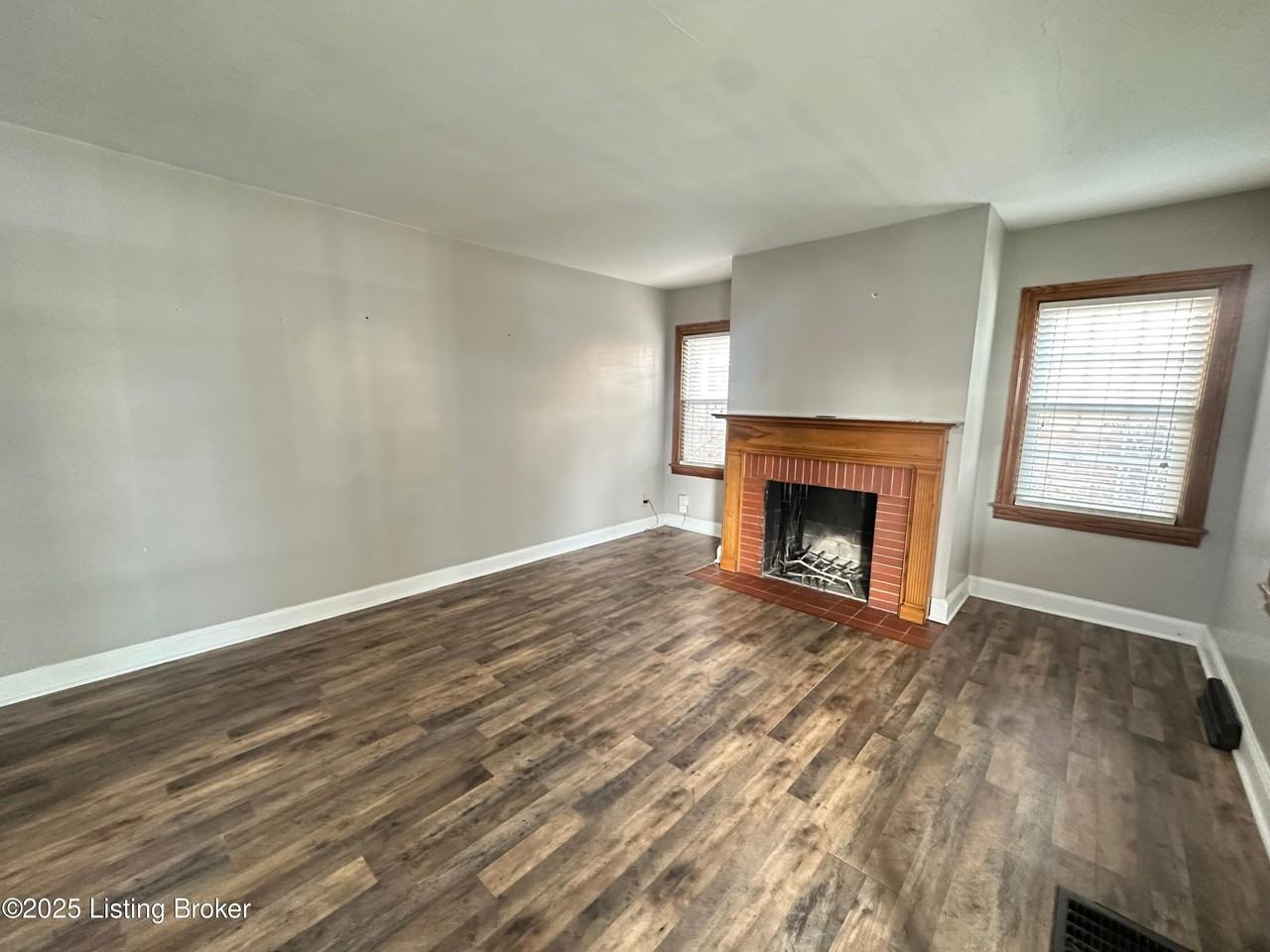 332 East Esplanade Avenue - Photo 4 of 24