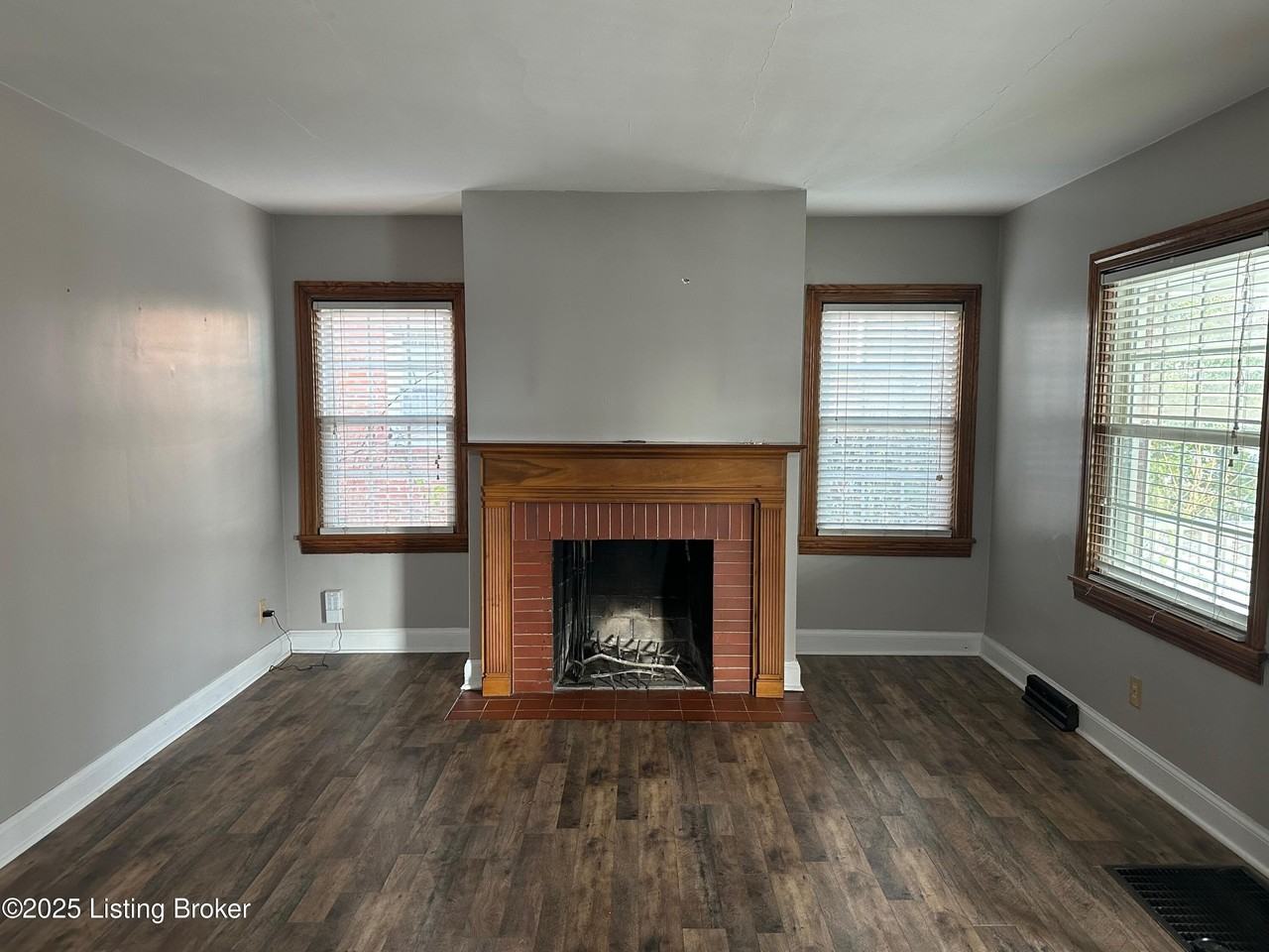 332 East Esplanade Avenue - Photo 5 of 24