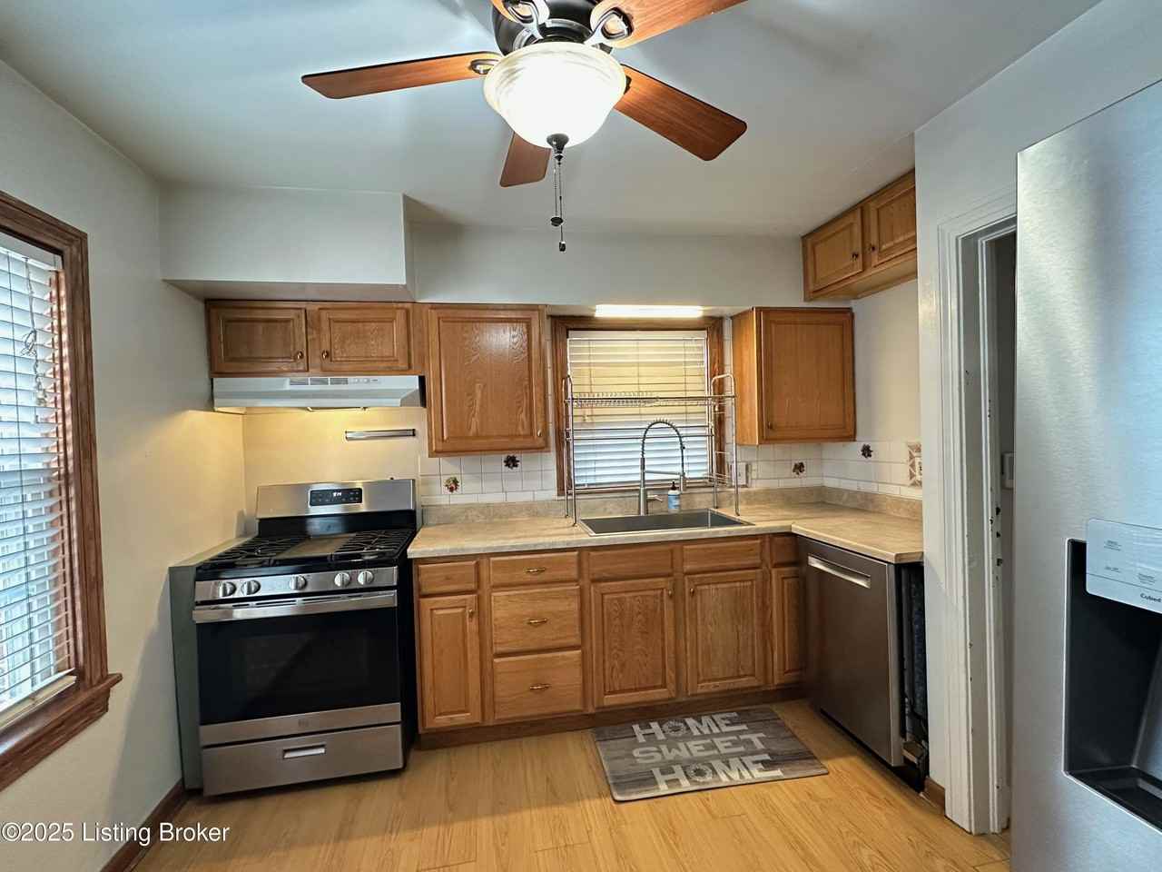 332 East Esplanade Avenue - Photo 7 of 24