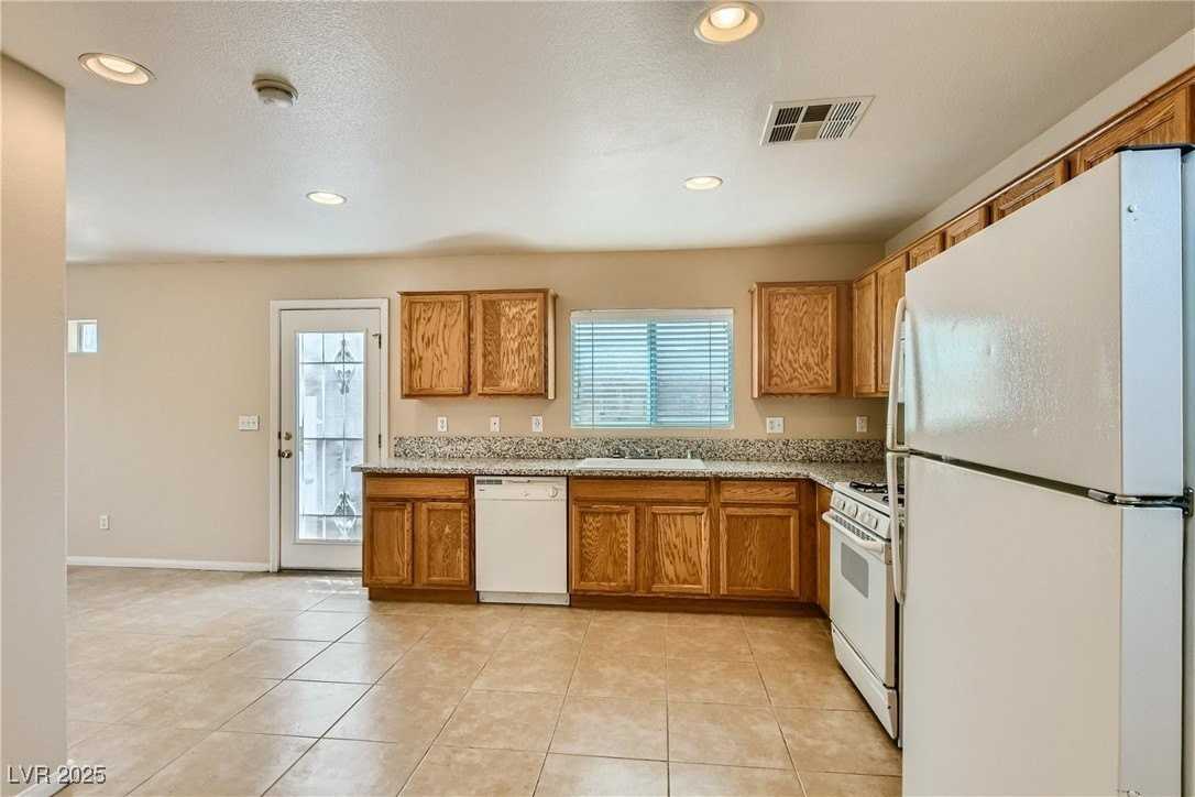 5174 Starter Ave - Photo 7 of 22