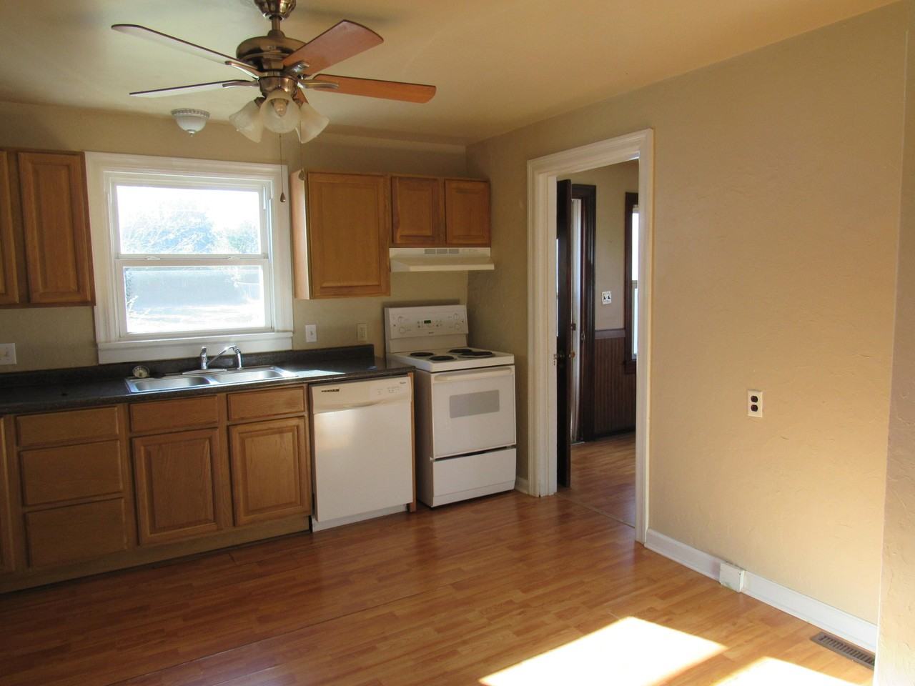 636 West Washington Street - Photo 6 of 18