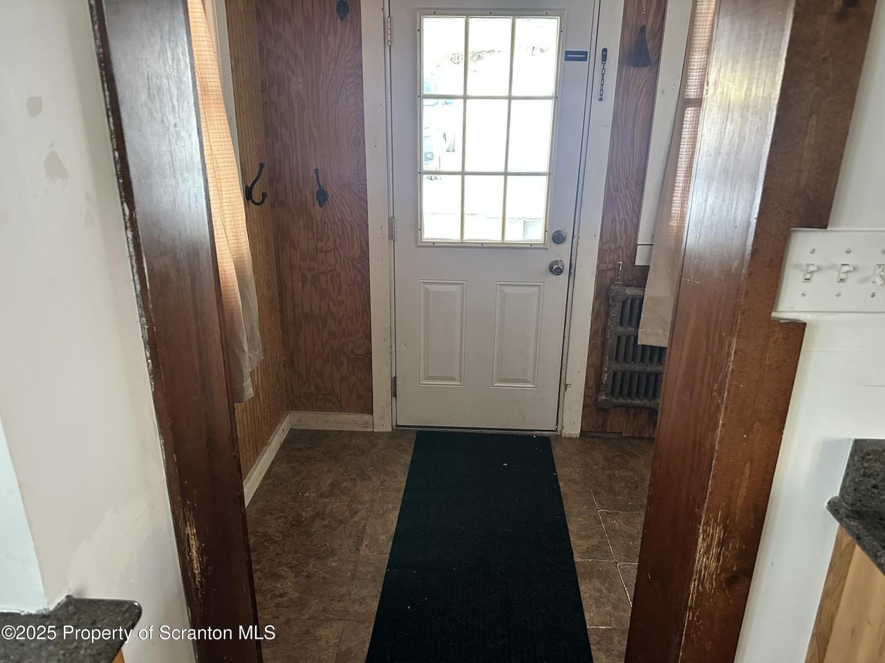 1108 N Abington Rd - Photo 3 of 32