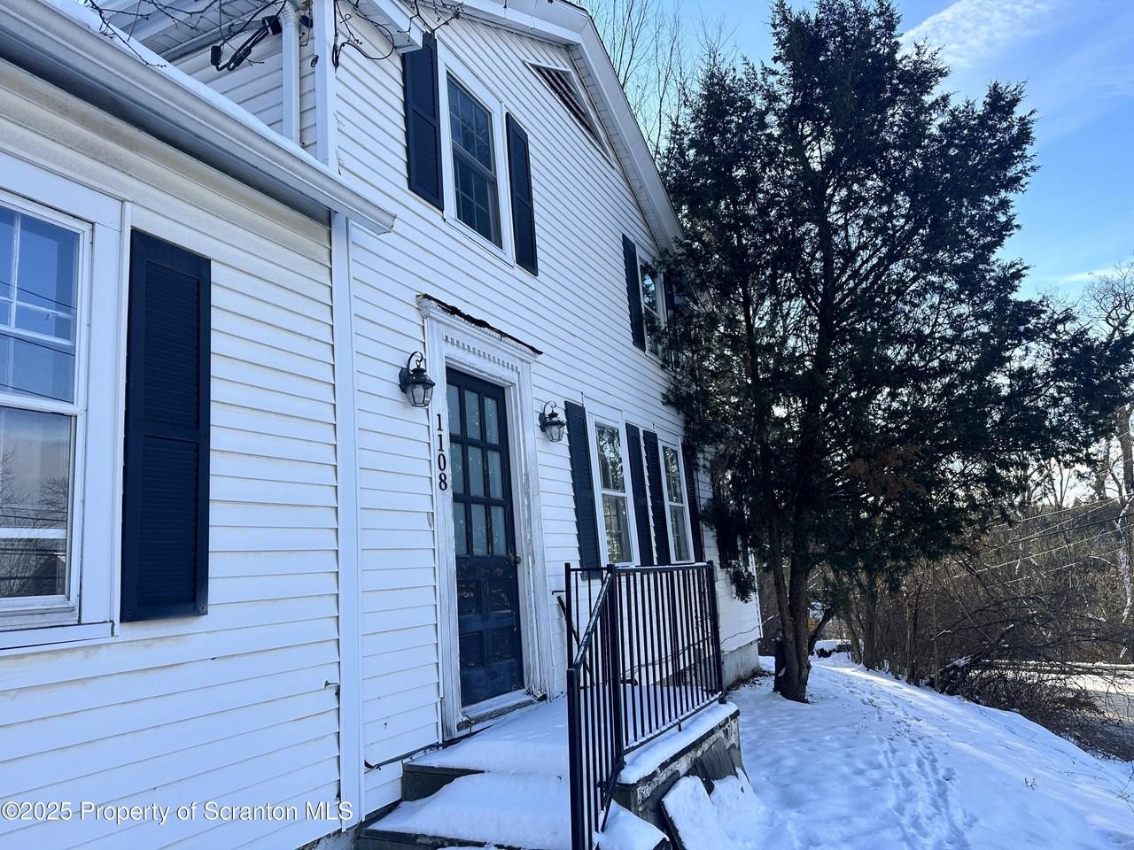 1108 N Abington Rd - Photo 2 of 32