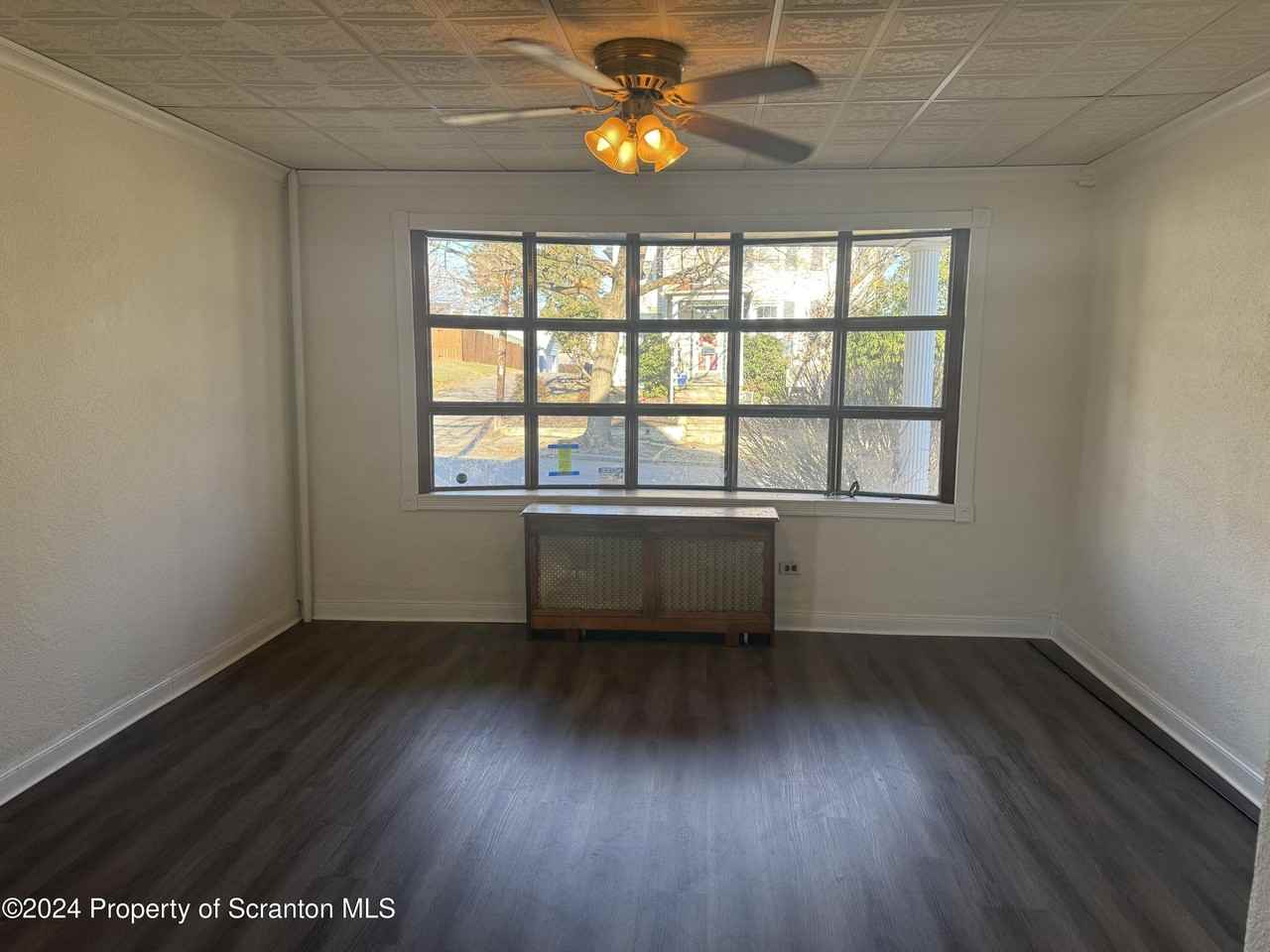 1413 Swetland St - Photo 4 of 9