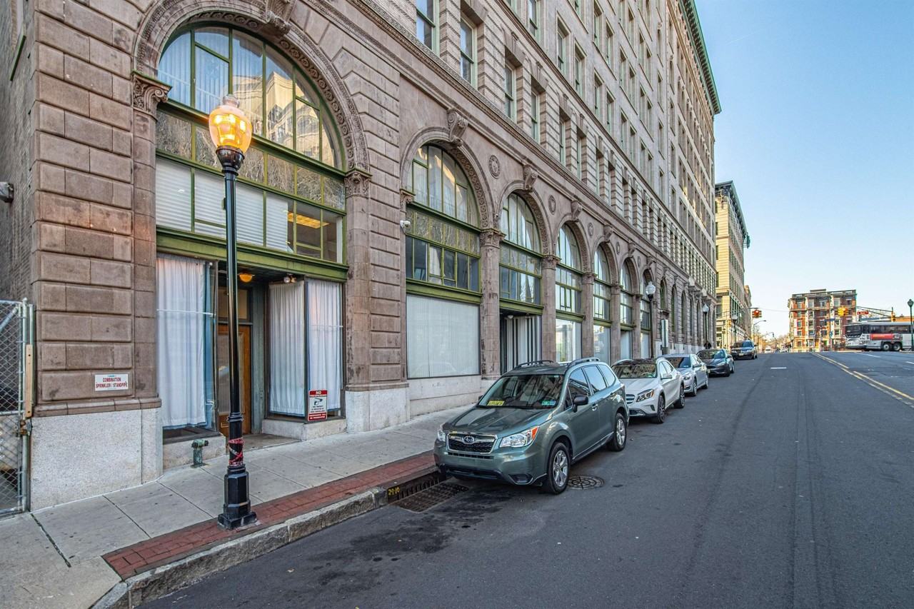 143 E State St #415 - Photo 4 of 11