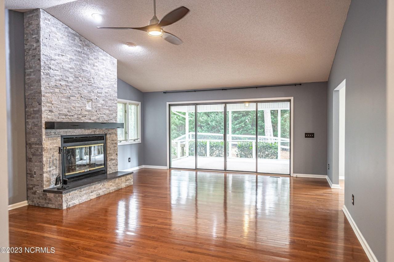 4 Harness Place - Photo 3 of 21