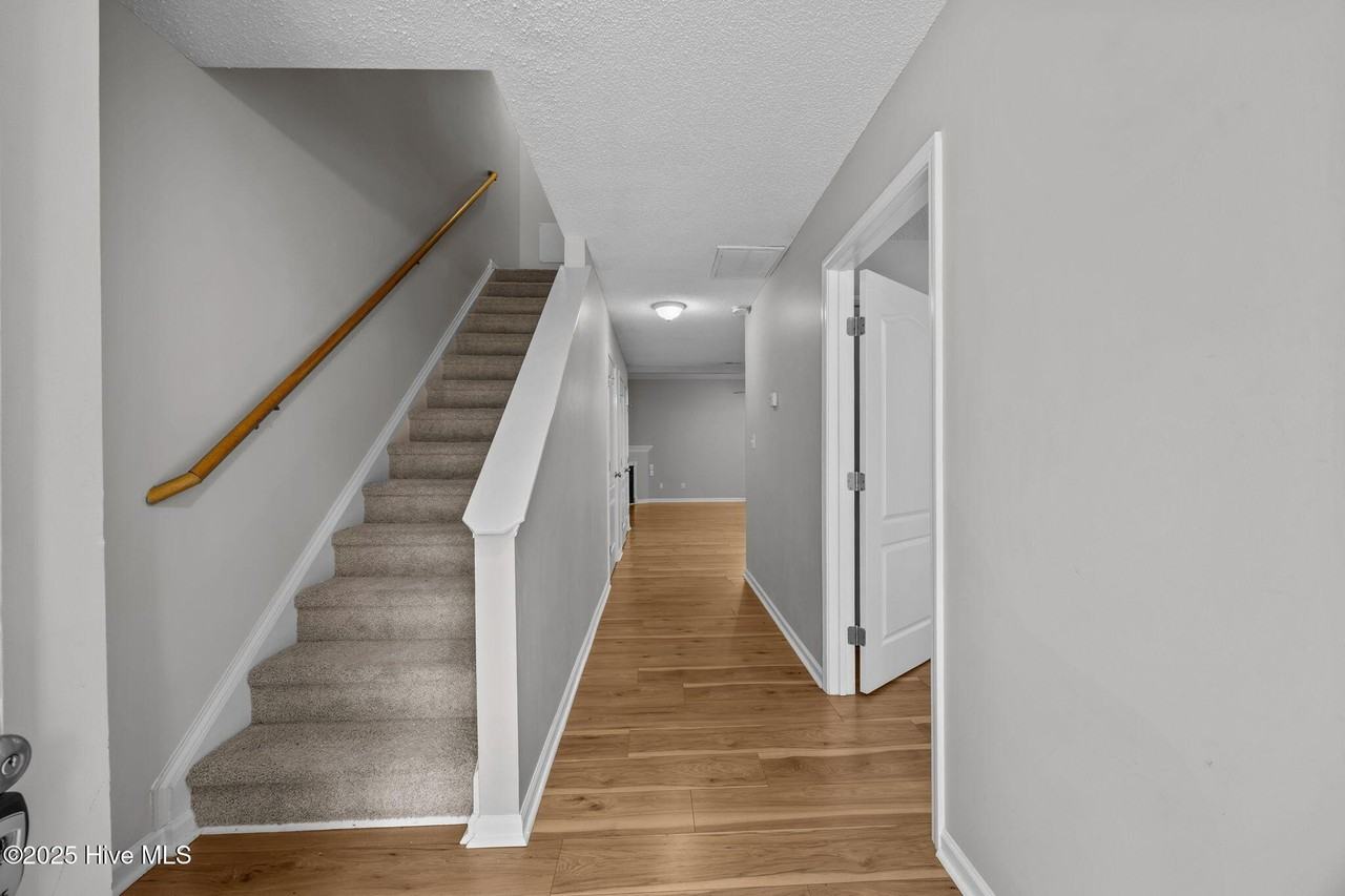 3426 Westgate Drive - Photo 6 of 43