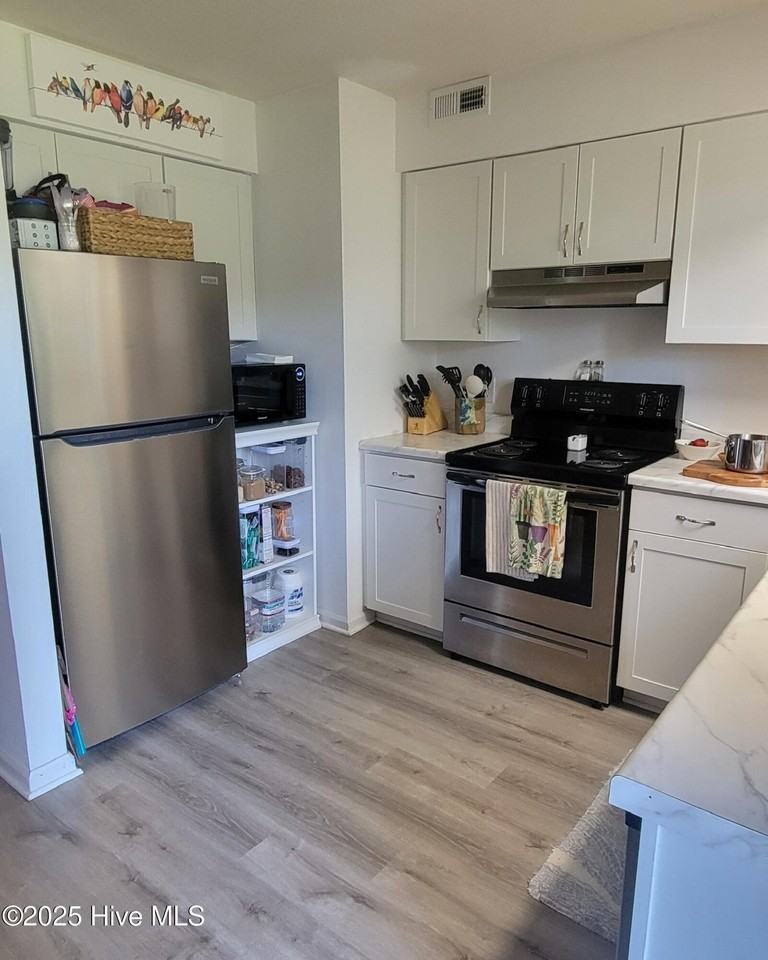 4169 Spirea Drive - Photo 3 of 14