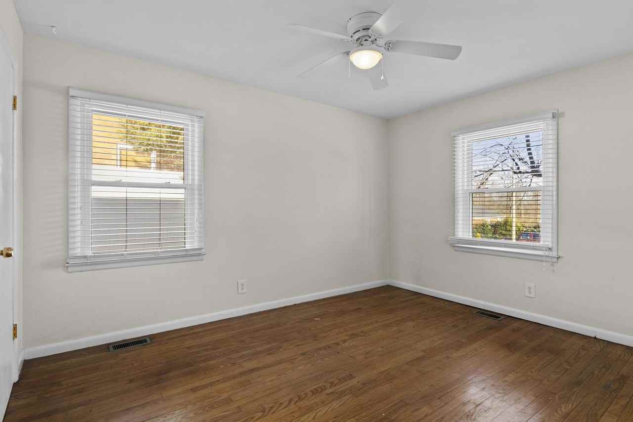 143 East Lowry Lane - Photo 5 of 11