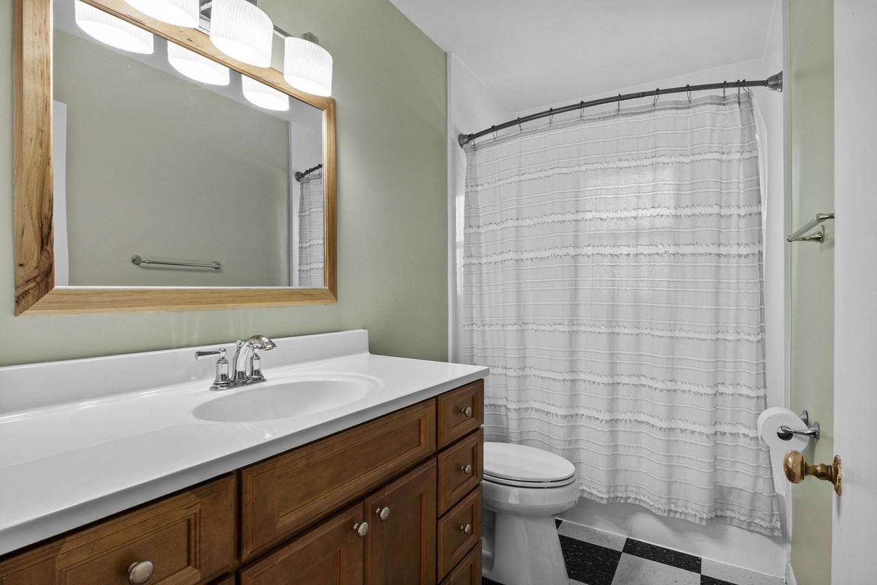 143 East Lowry Lane - Photo 6 of 11