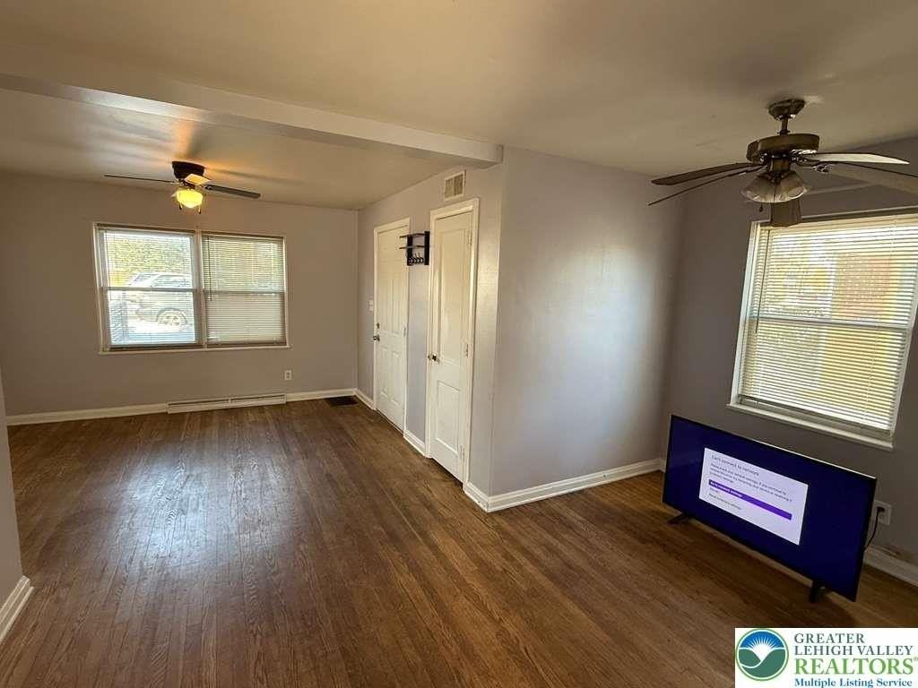 240 Palmer Street - Photo 4 of 14