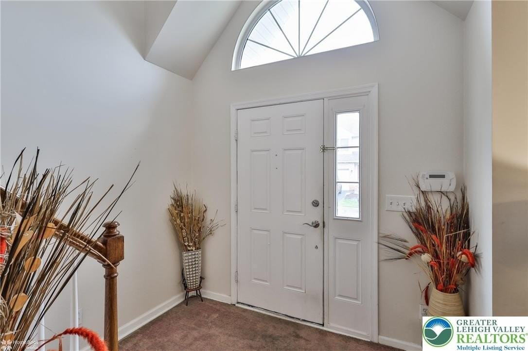 204 Ridings Cir - Photo 3 of 50