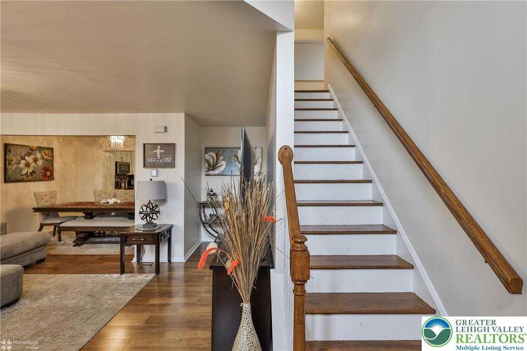 204 Ridings Cir - Photo 4 of 50