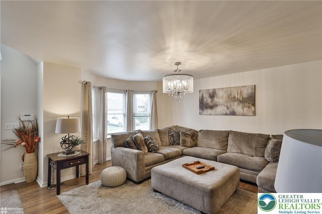 204 Ridings Cir - Photo 6 of 50