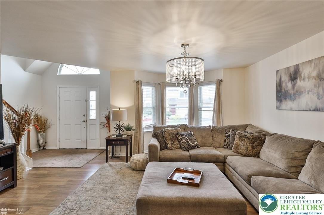 204 Ridings Cir - Photo 7 of 50