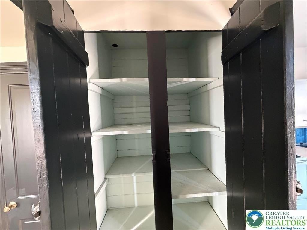 146 W Broad St - Photo 4 of 14