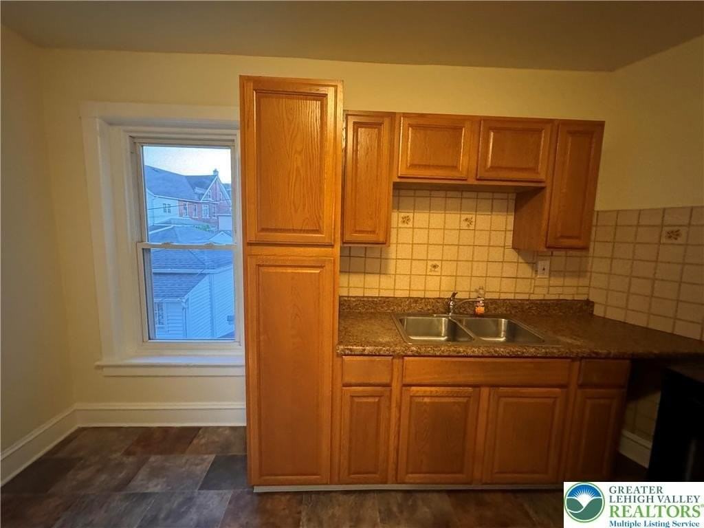 926 Broadway - Photo 4 of 11