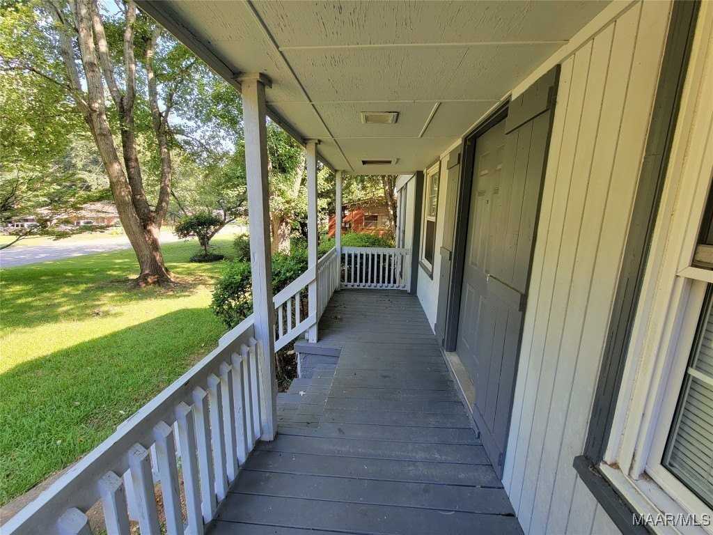 1135 Lombard Dr - Photo 3 of 17