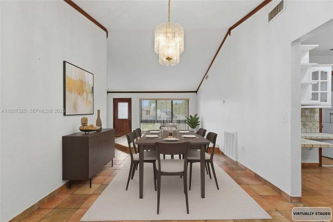 8510 Nw 8th St - Photo 3 of 33