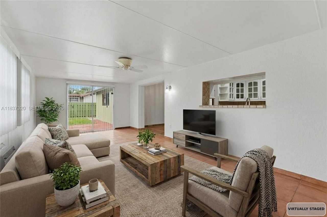 8510 Nw 8th St - Photo 4 of 33