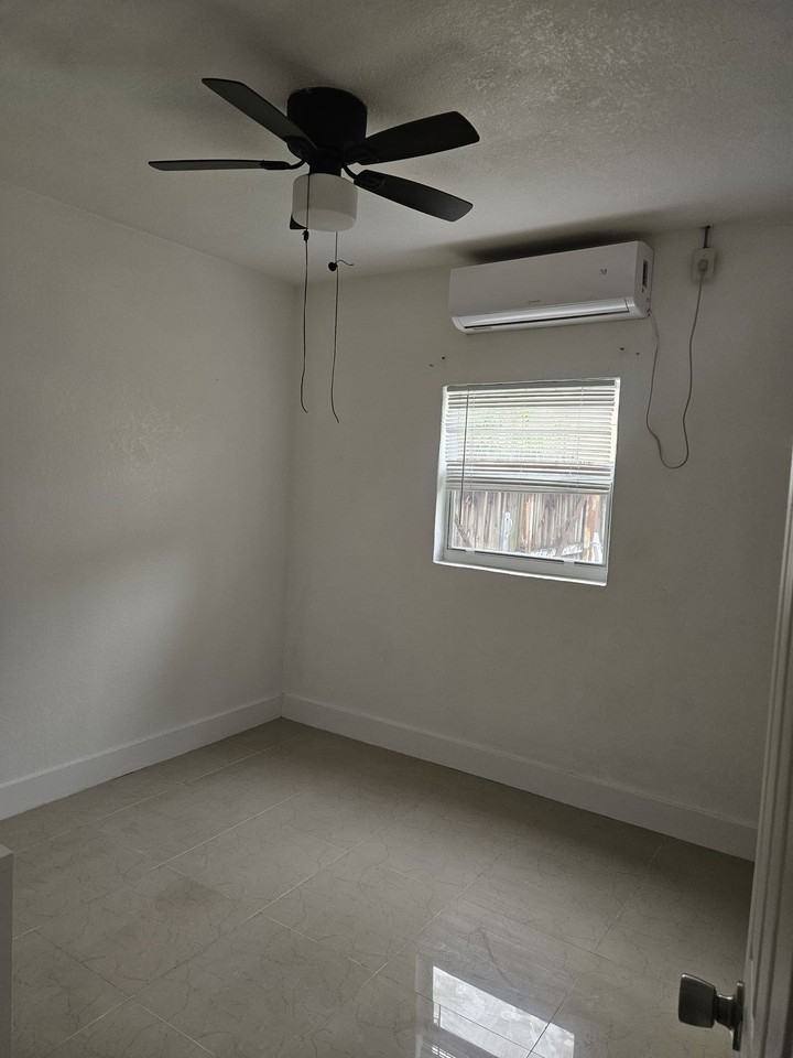 1655 N Bluebird Ln - Photo 2 of 6