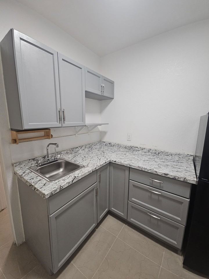 1655 N Bluebird Ln - Photo 4 of 6