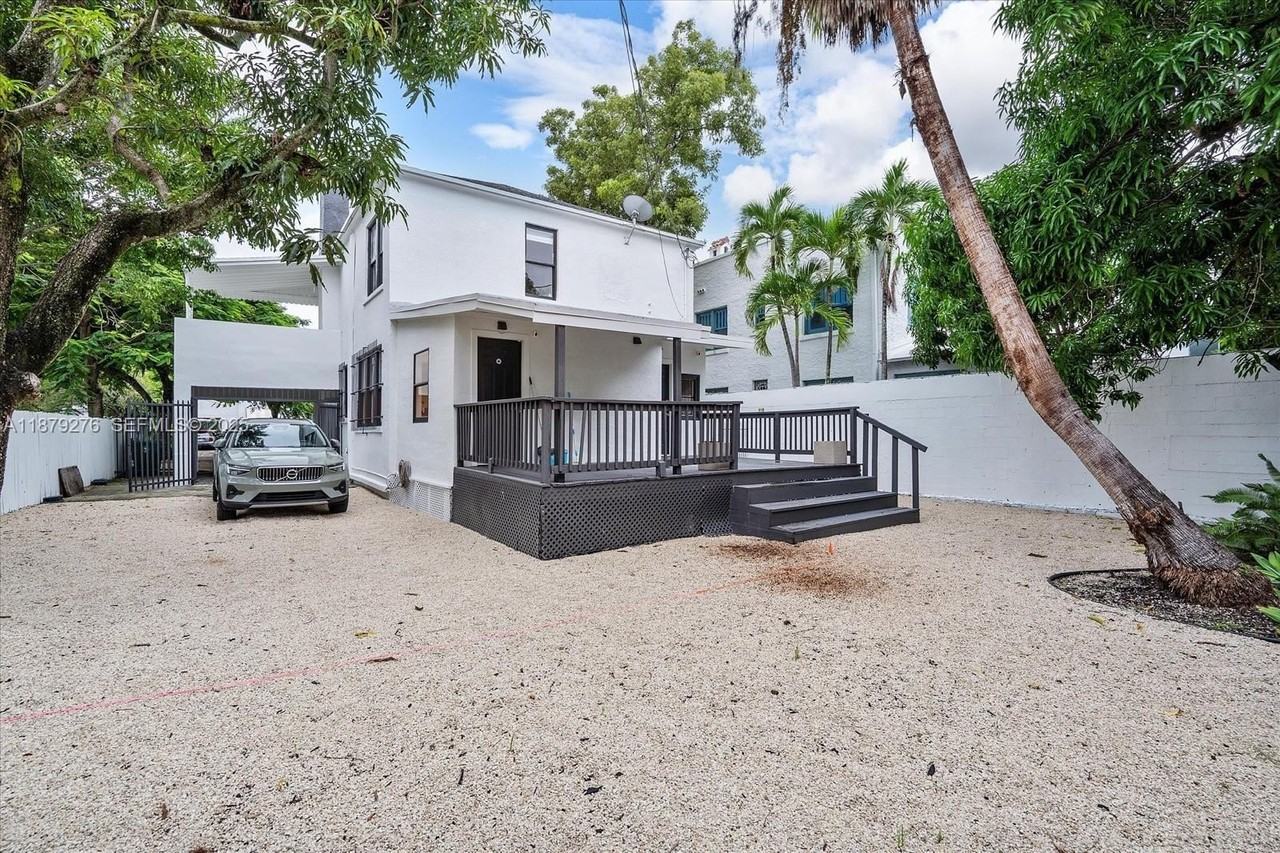 177 Ne 44th St - Photo 6 of 50