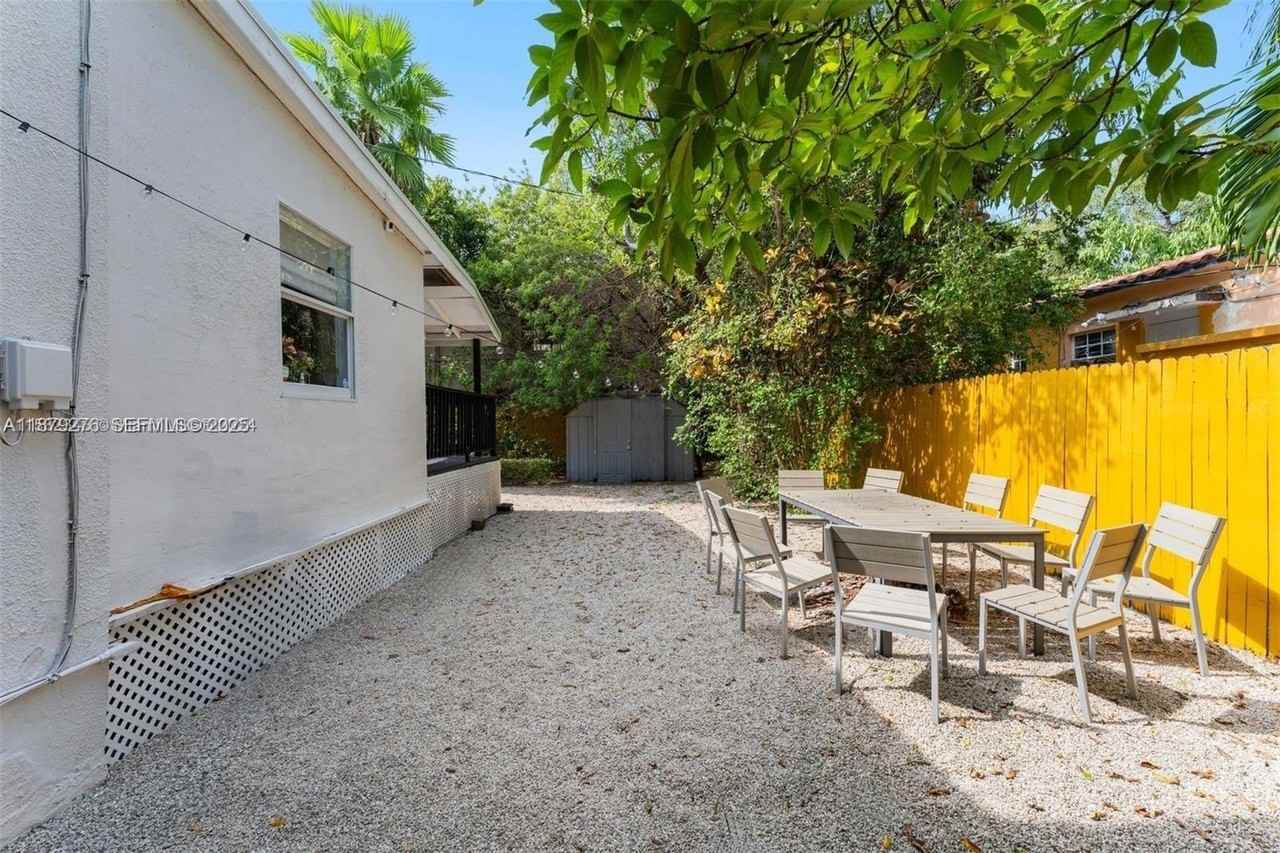 177 Ne 44th St - Photo 7 of 50