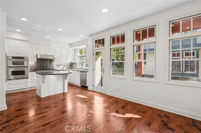 2676 Bungalow Pl - Photo 3 of 8