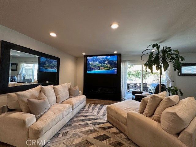 8091 Valencia Dr - Photo 7 of 8