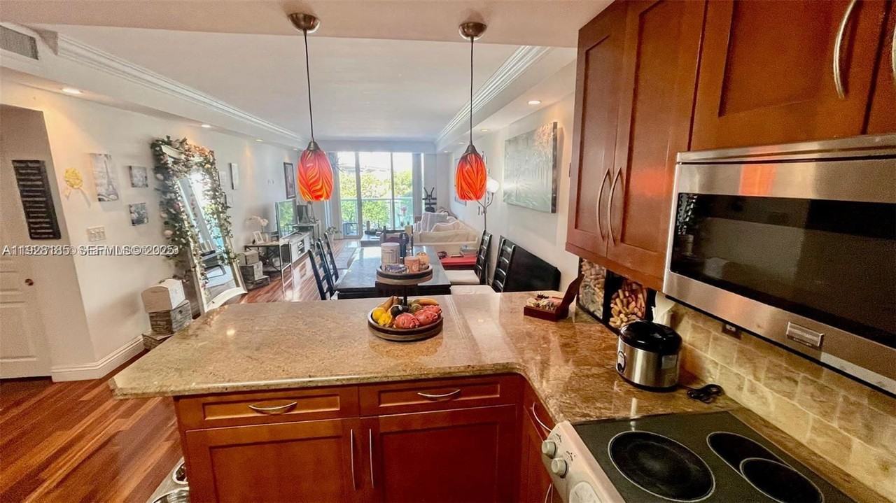 19390 Collins Ave #307 - Photo 5 of 8