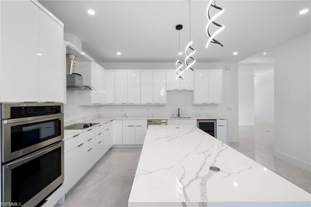 2013 Sw 37th Ter - Photo 2 of 8