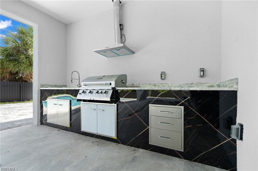 2013 Sw 37th Ter - Photo 5 of 8