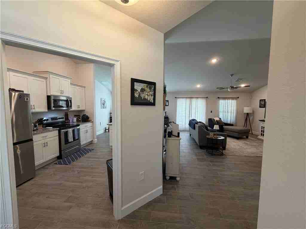 4236 Ne 20th Pl - Photo 4 of 8