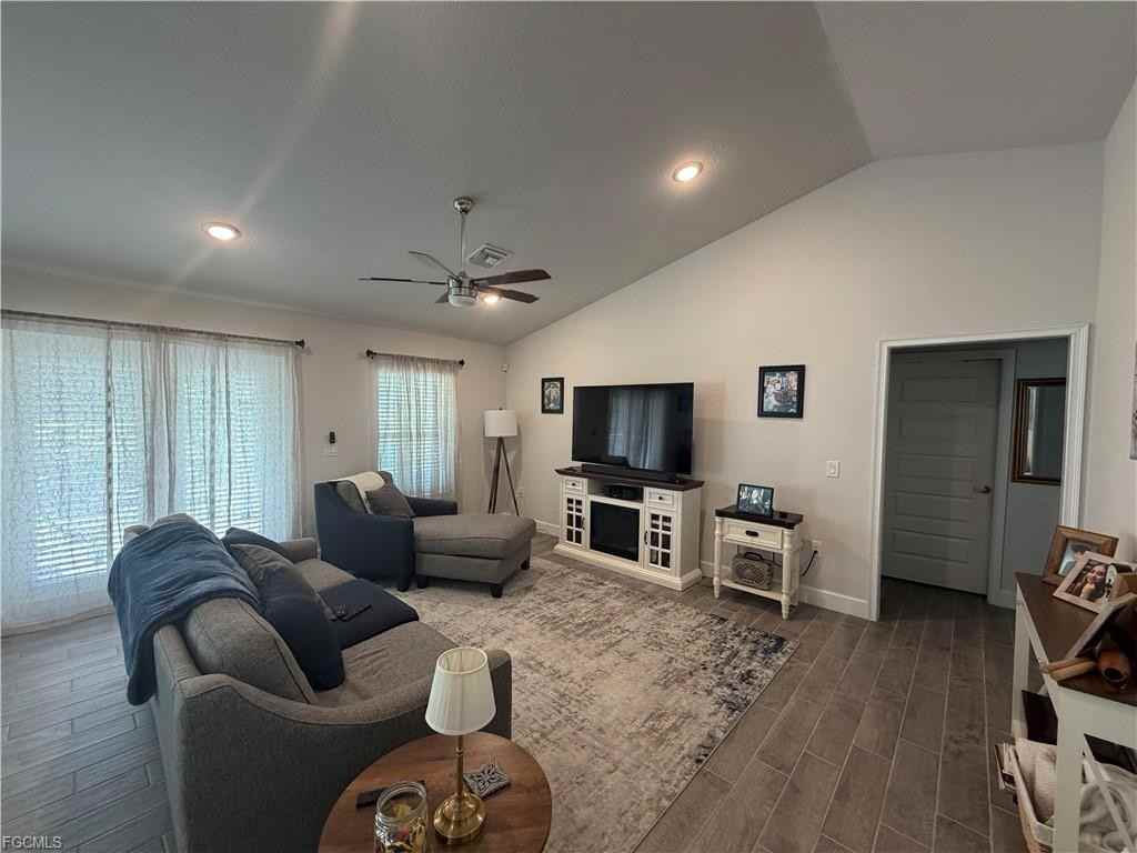 4236 Ne 20th Pl - Photo 6 of 8