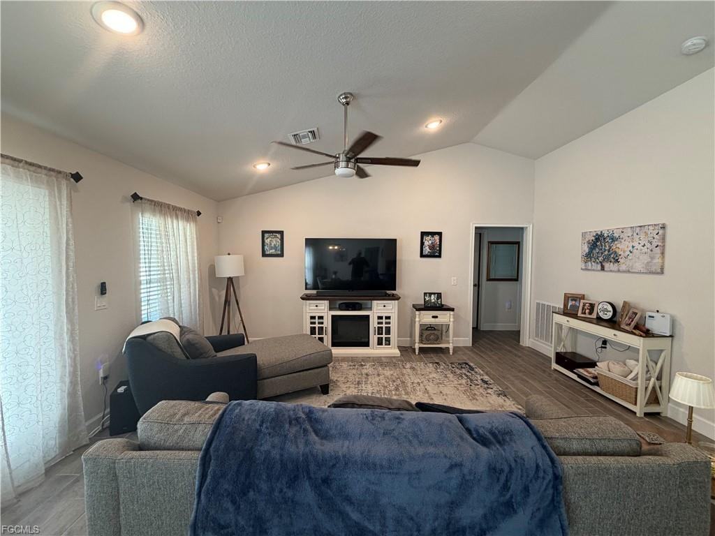 4236 Ne 20th Pl - Photo 7 of 8