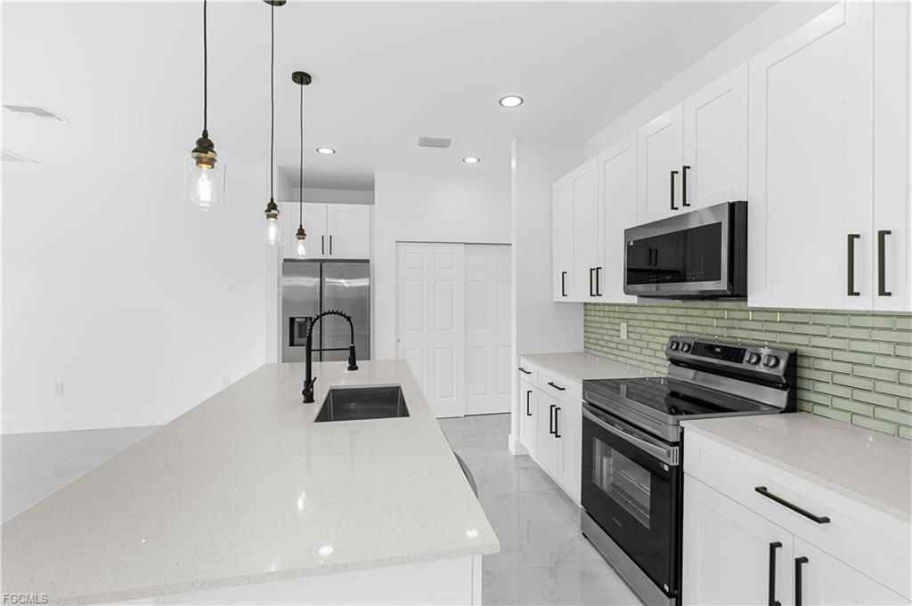 837 Colyer St E - Photo 4 of 8