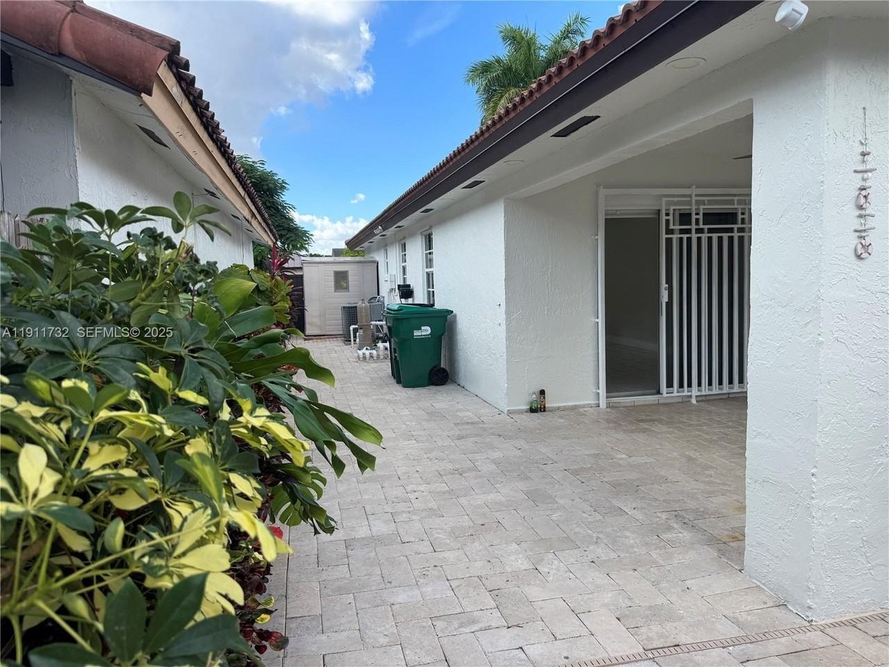 5443 Sw 143rd Ct - Photo 3 of 7