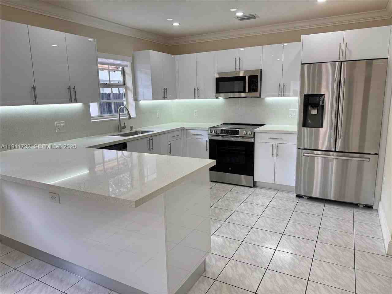 5443 Sw 143rd Ct - Photo 4 of 7