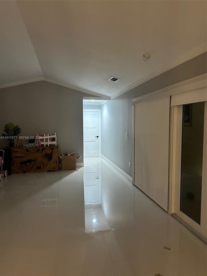 15845 Sw 153rd Ave #0 - Photo 4 of 27