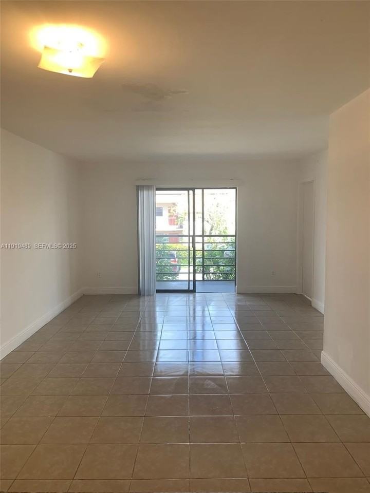 20815 Ne 8th Ct #202-20 - Photo 3 of 12