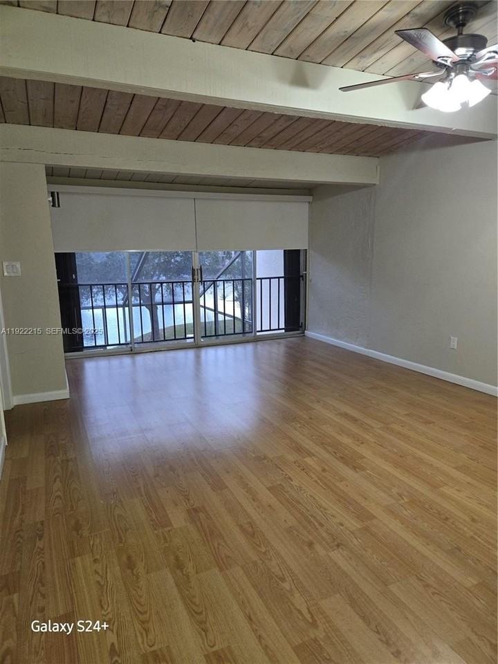 7601 Sw 105th Ave #7601 - Photo 4 of 15