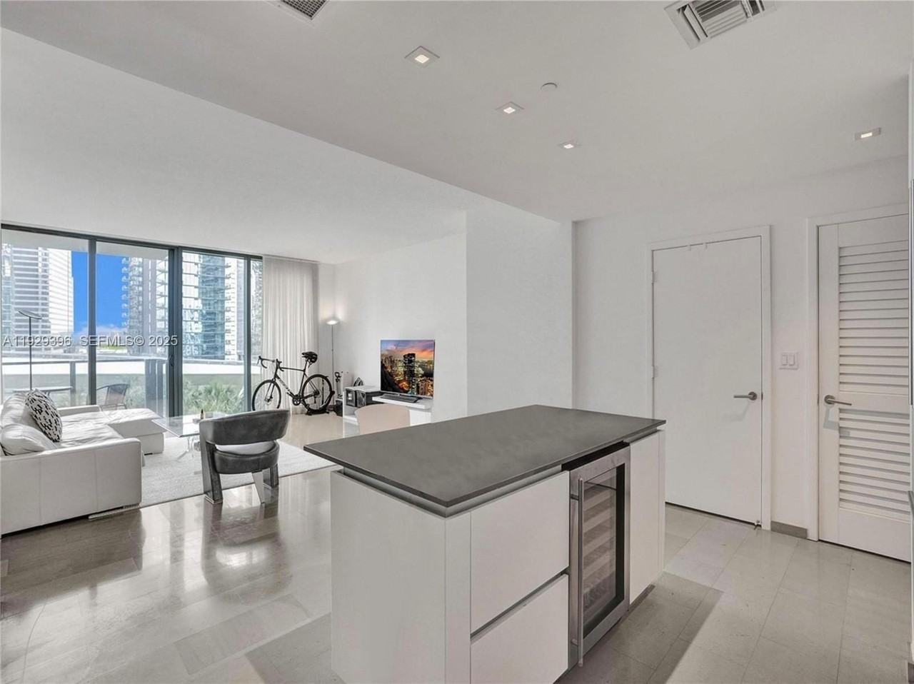 88 Sw 7th St #907 - Photo 5 of 22