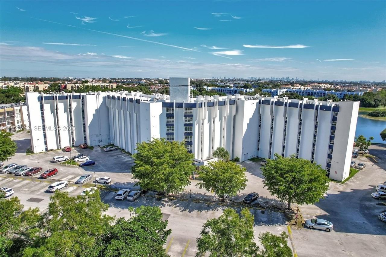 9682 Fontainebleau Blvd #306 - Photo 4 of 20