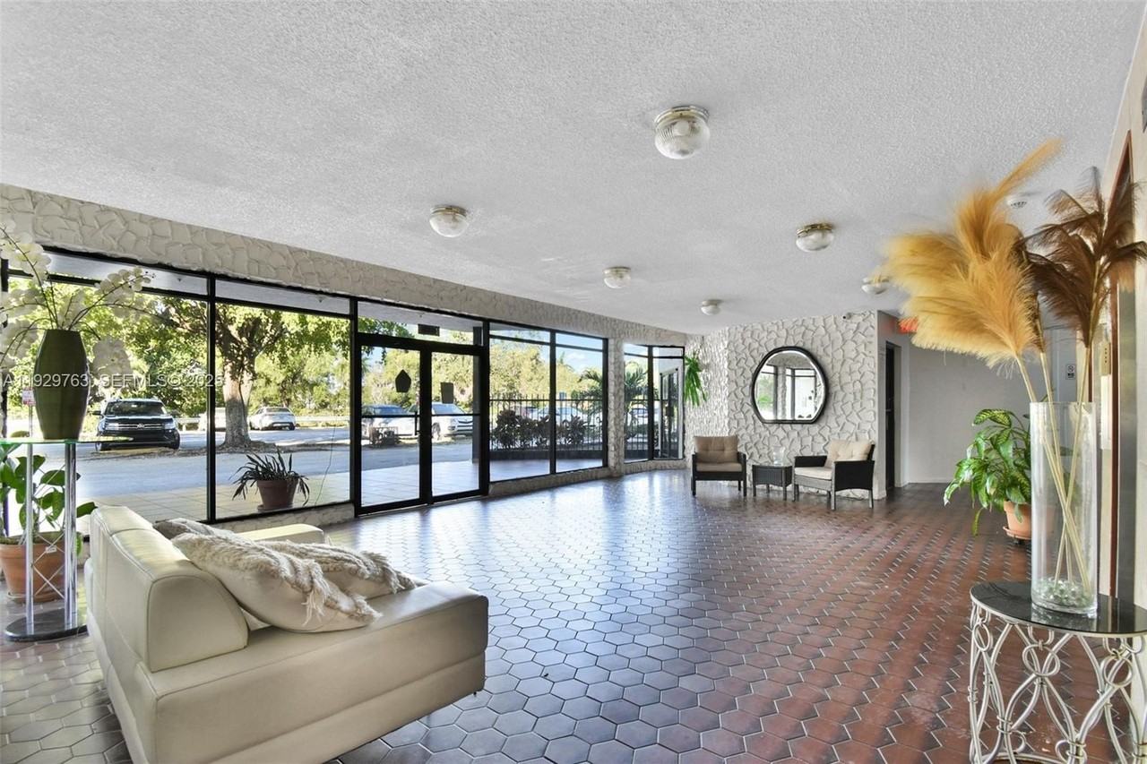 9682 Fontainebleau Blvd #306 - Photo 6 of 20